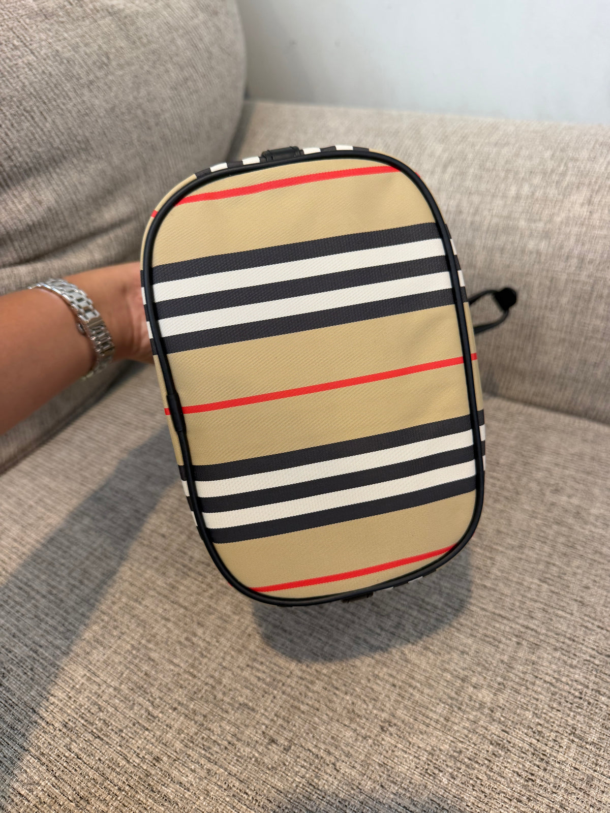 Burberry Bucket Bag Bnew