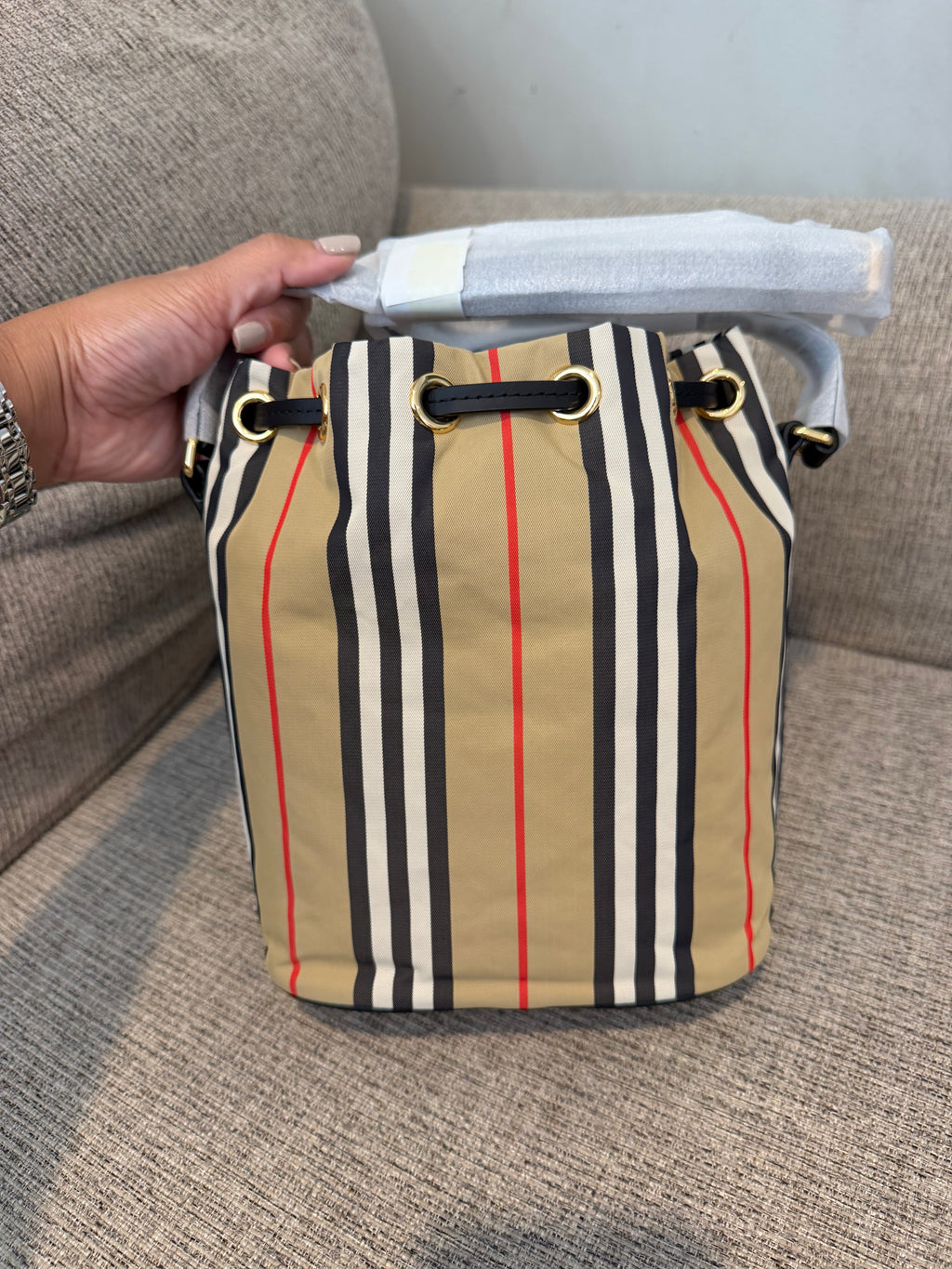 Burberry Bucket Bag Bnew