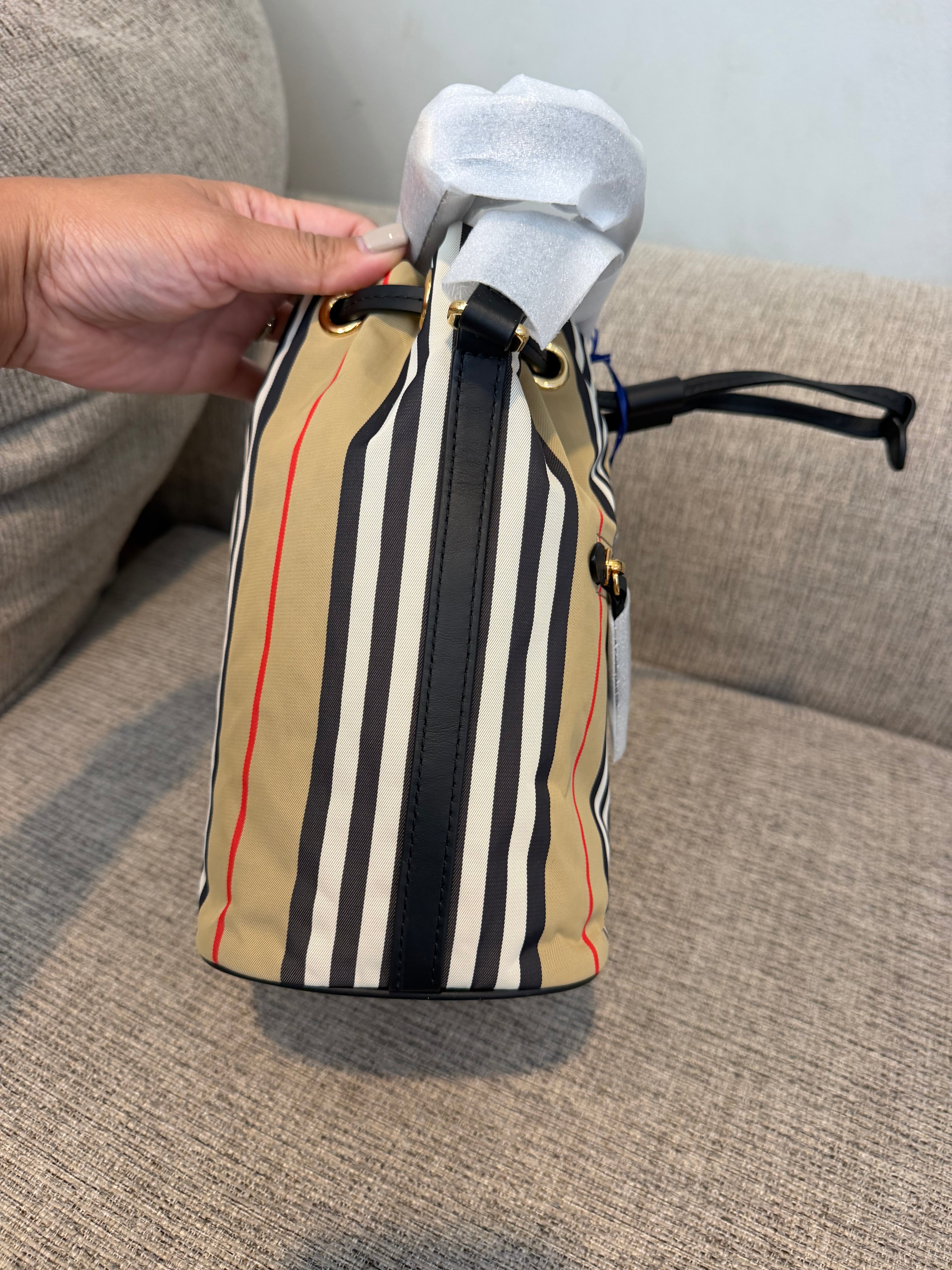 Burberry Bucket Bag Bnew