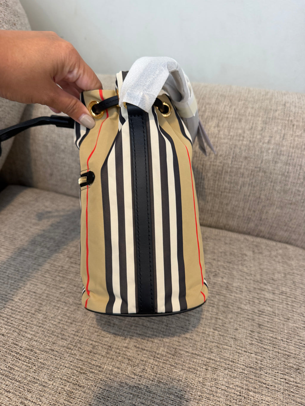 Burberry Bucket Bag Bnew