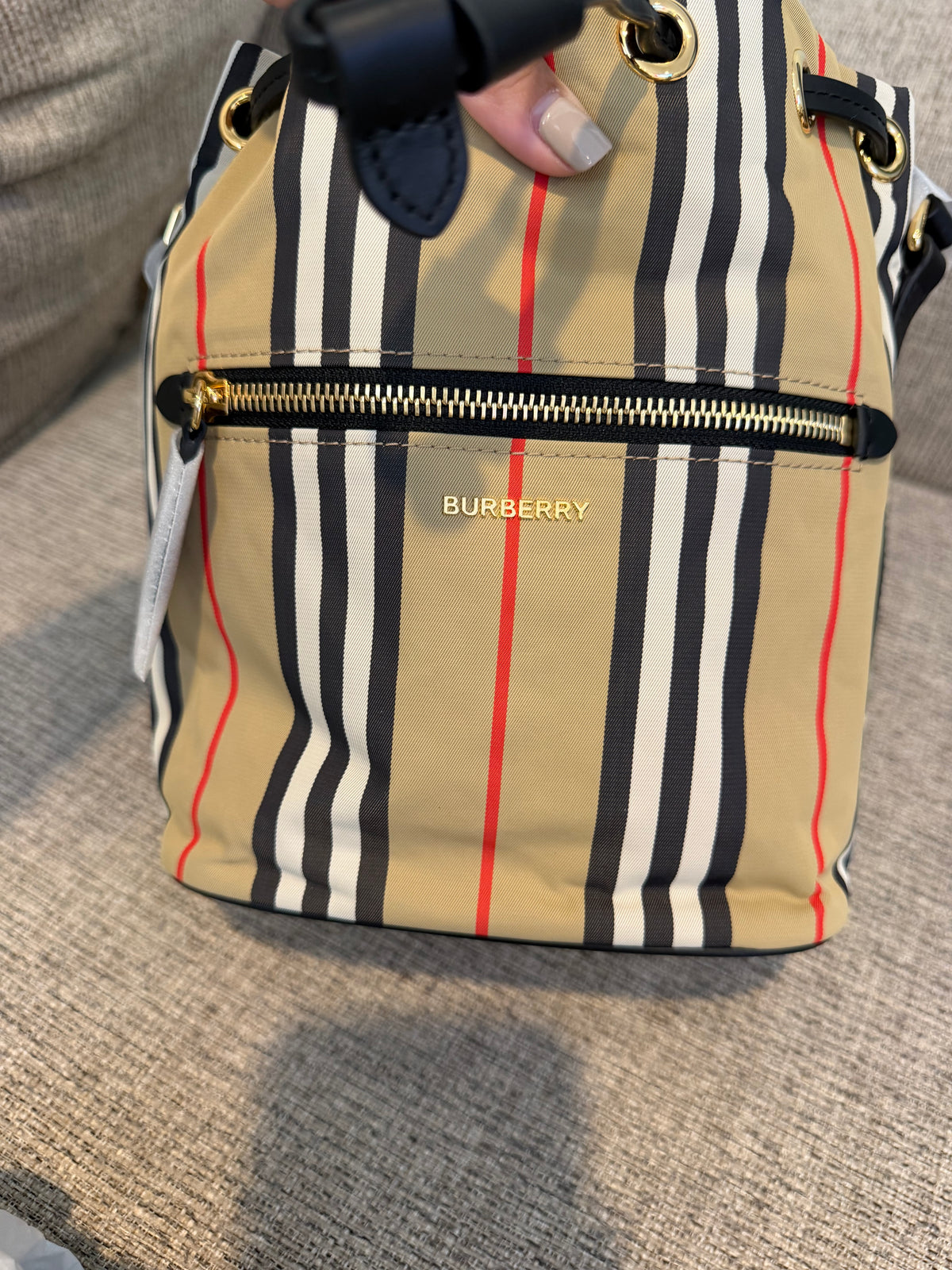 Burberry Bucket Bag Bnew