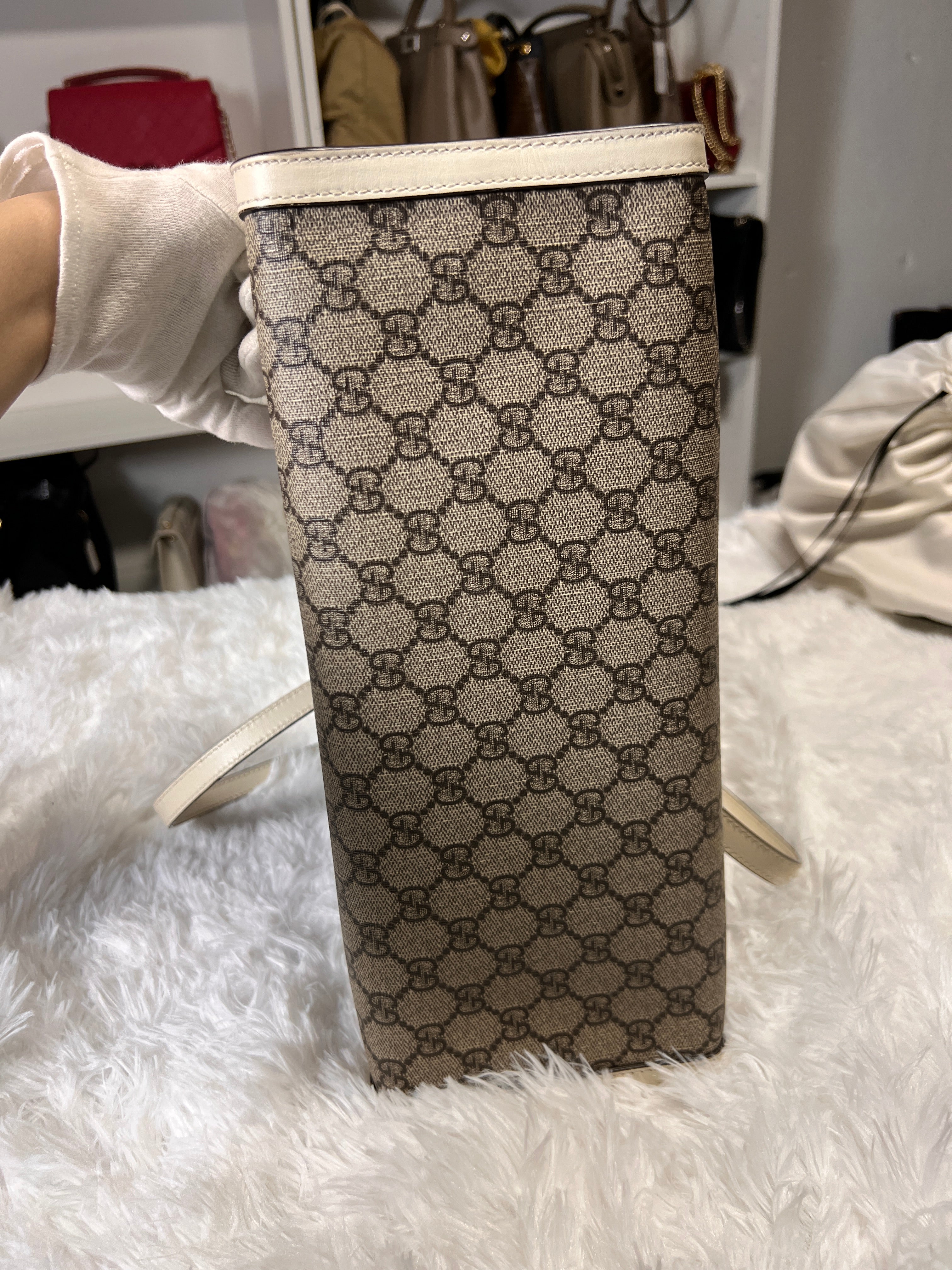 Gucci Supreme Padlock Tote Medium
