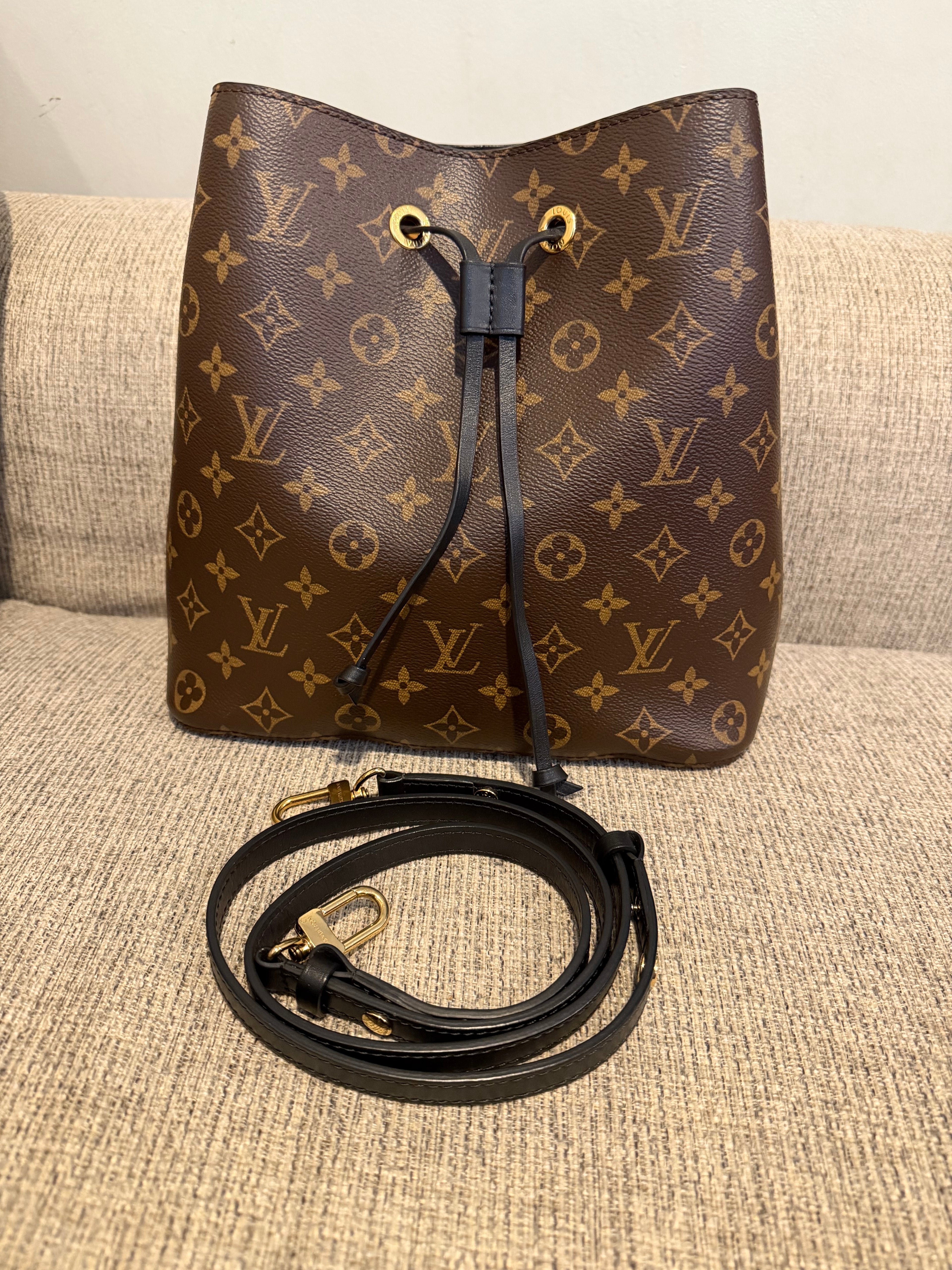 LV Neonoe Black monogram