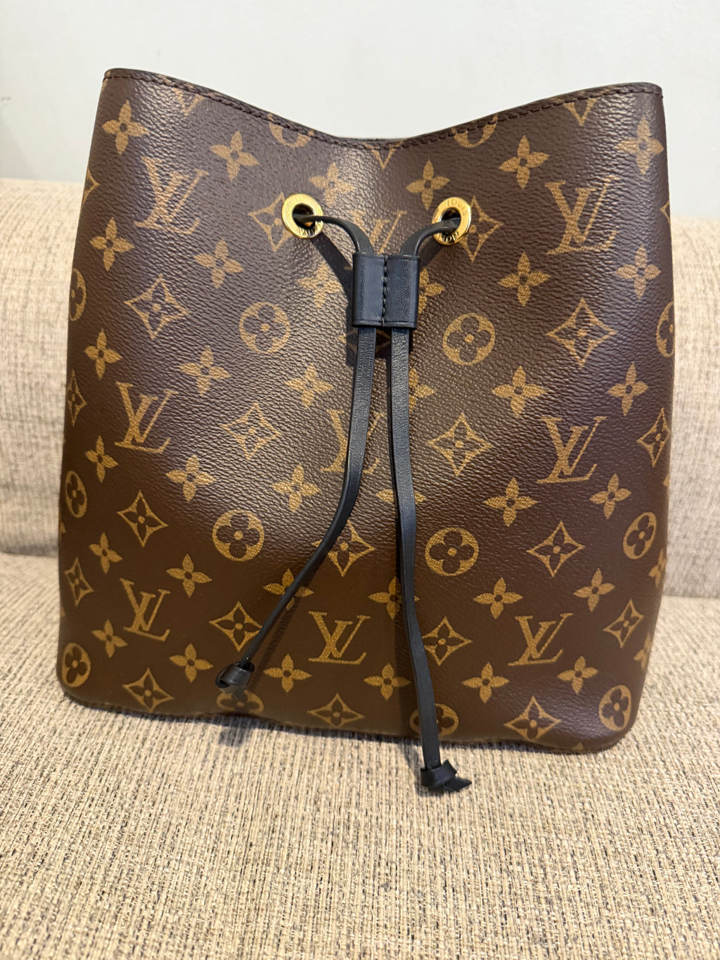 LV Neonoe Black monogram