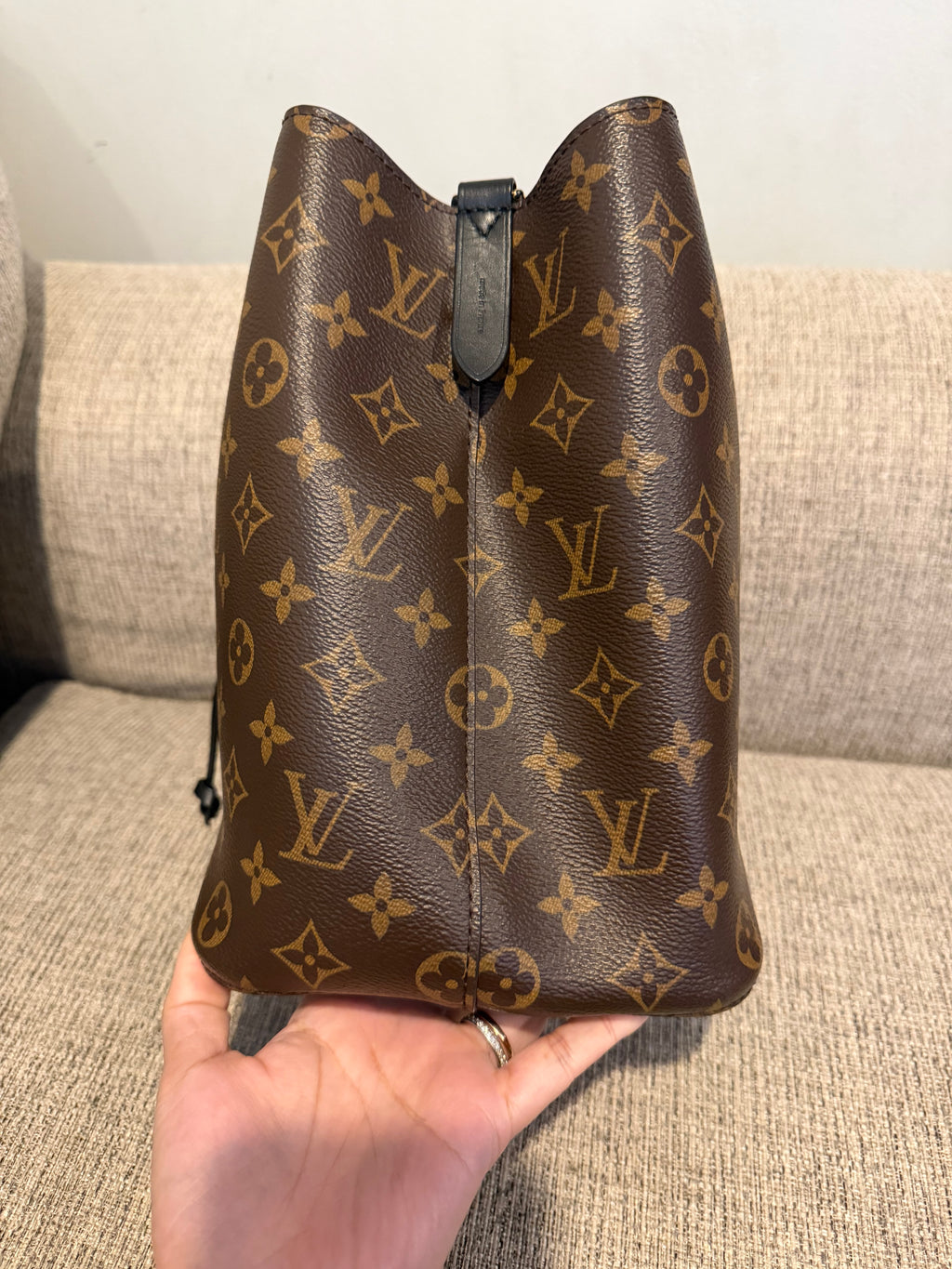 LV Neonoe Black monogram