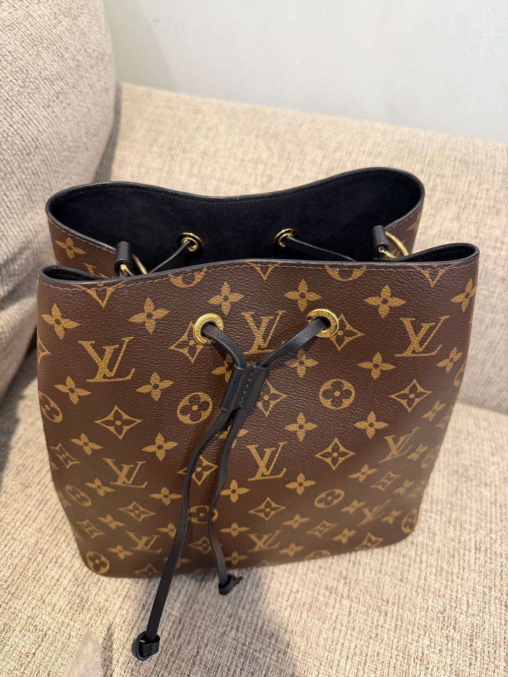 LV Neonoe Black monogram