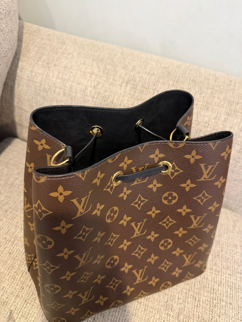 LV Neonoe Black monogram