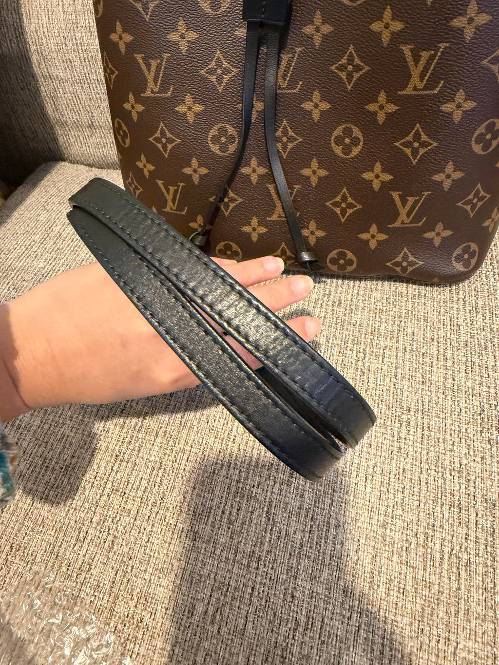 LV Neonoe Black monogram