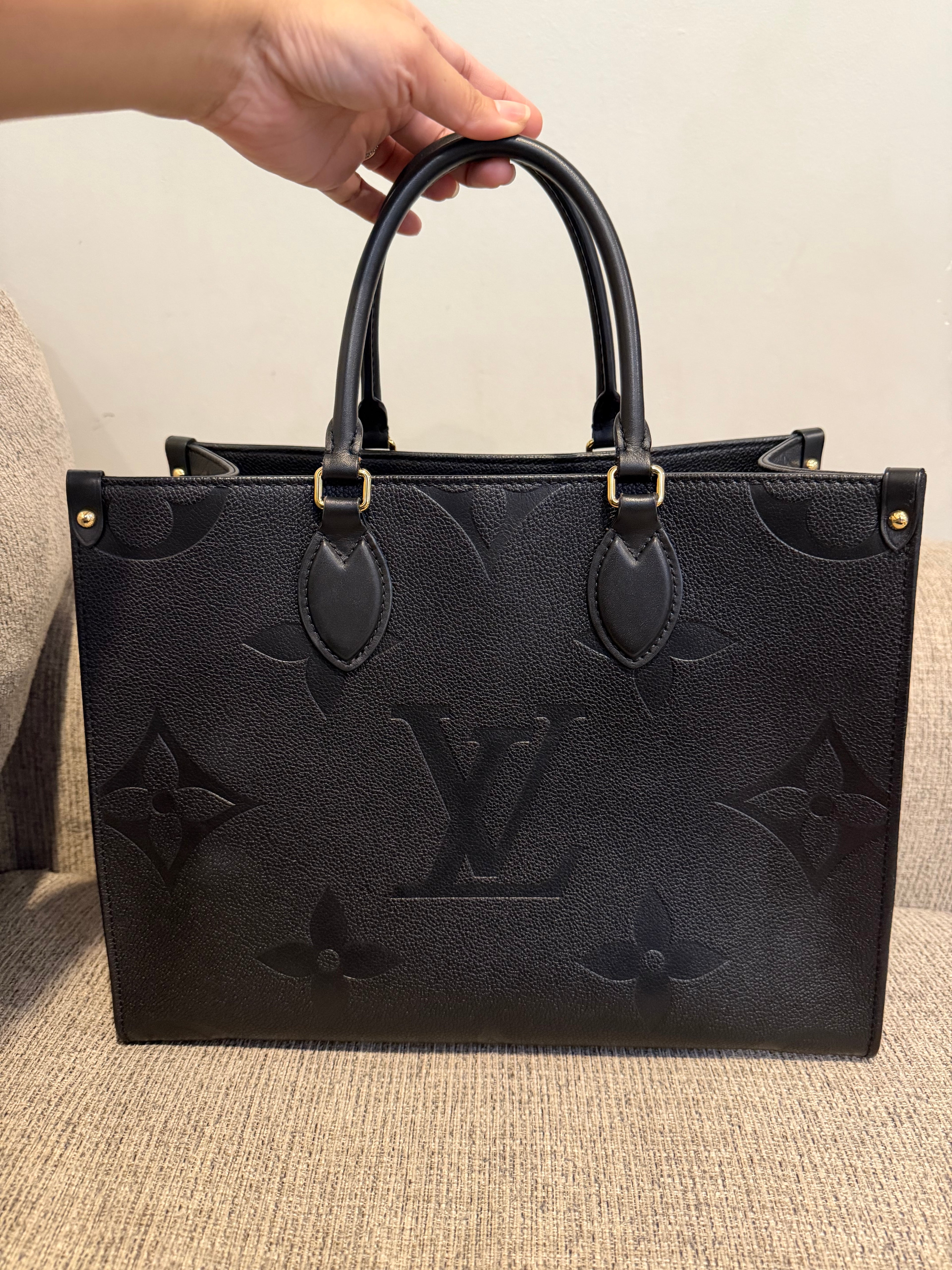 LV OTG MM Black Empreinte