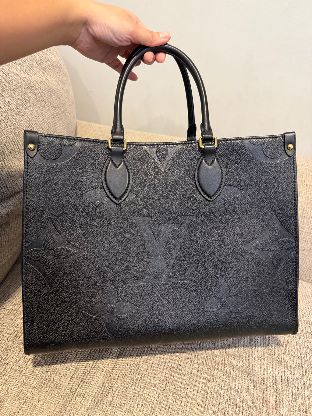 LV OTG MM Black Empreinte