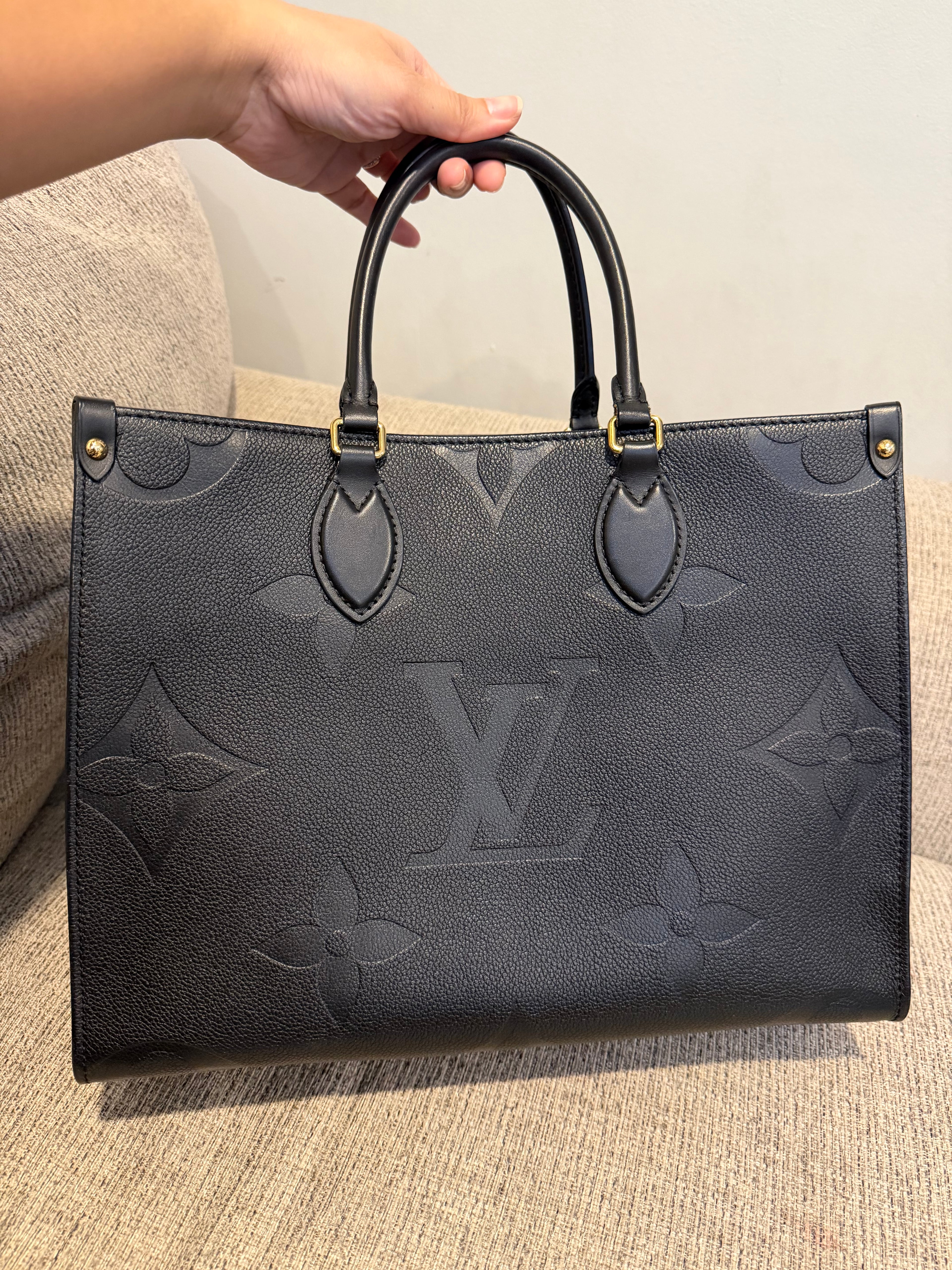 LV OTG MM Black Empreinte
