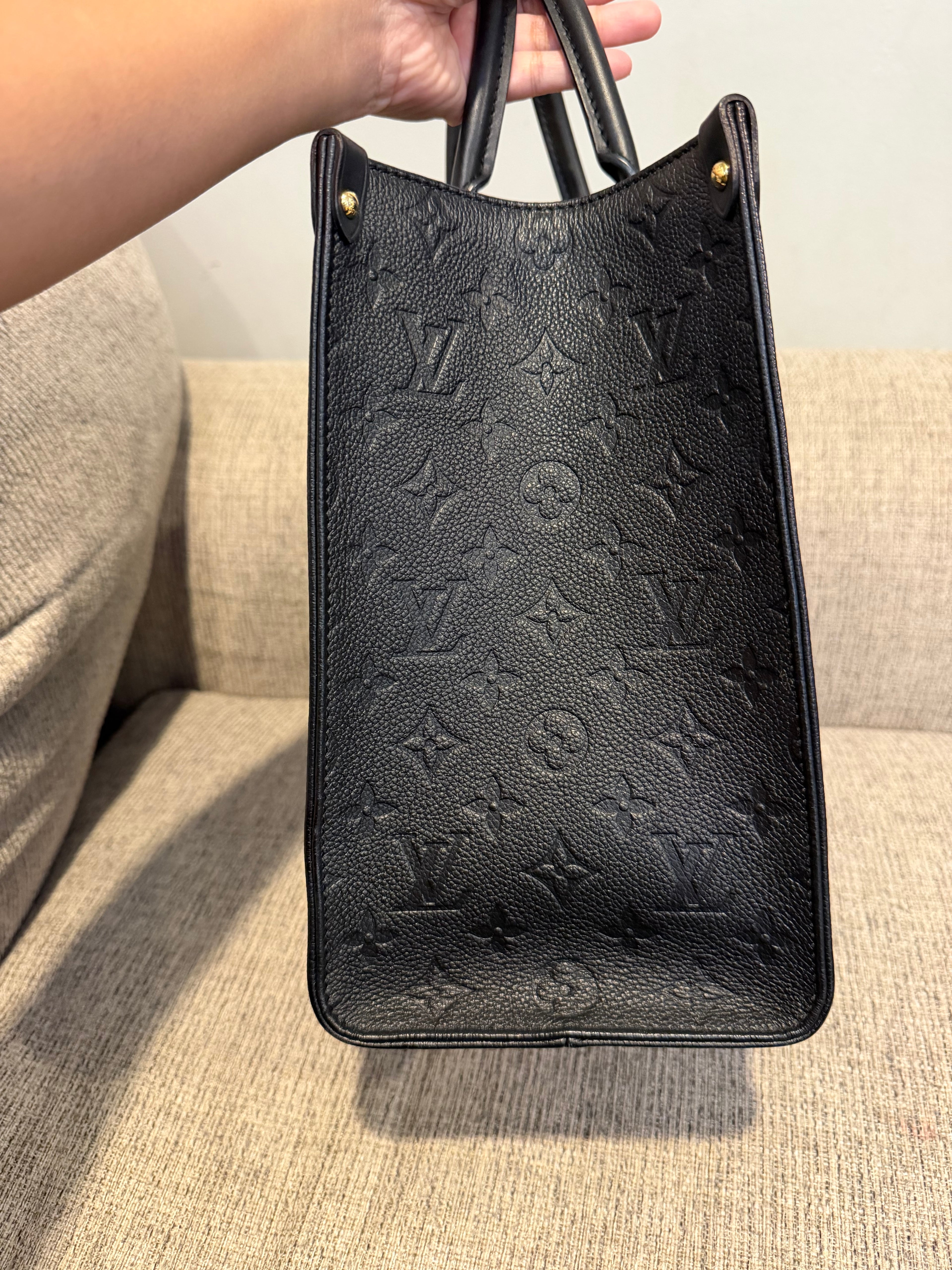 LV OTG MM Black Empreinte