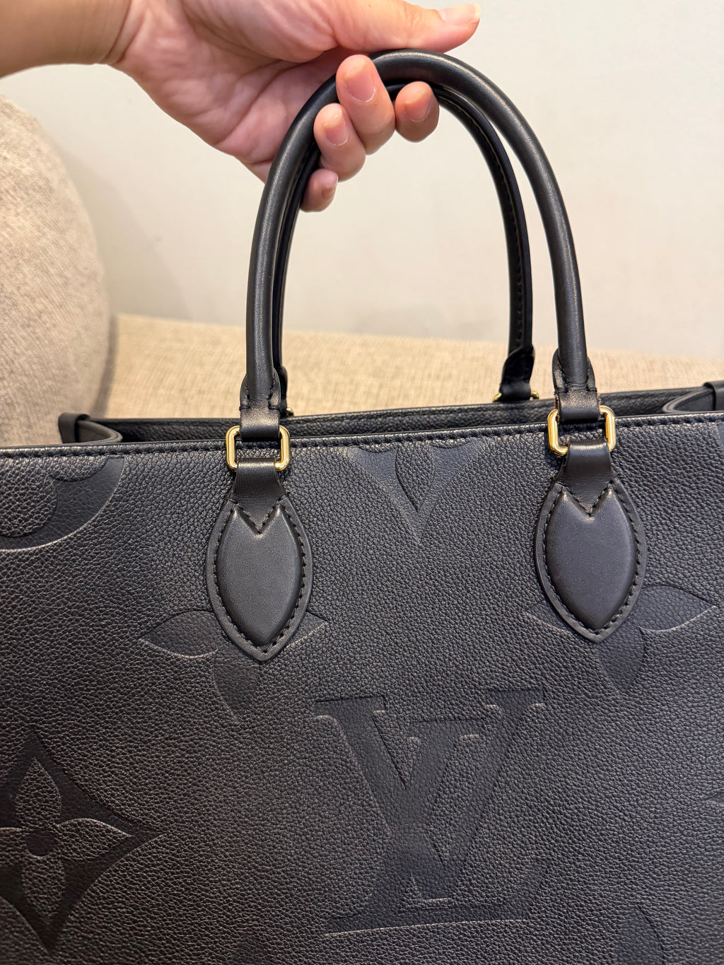 LV OTG MM Black Empreinte