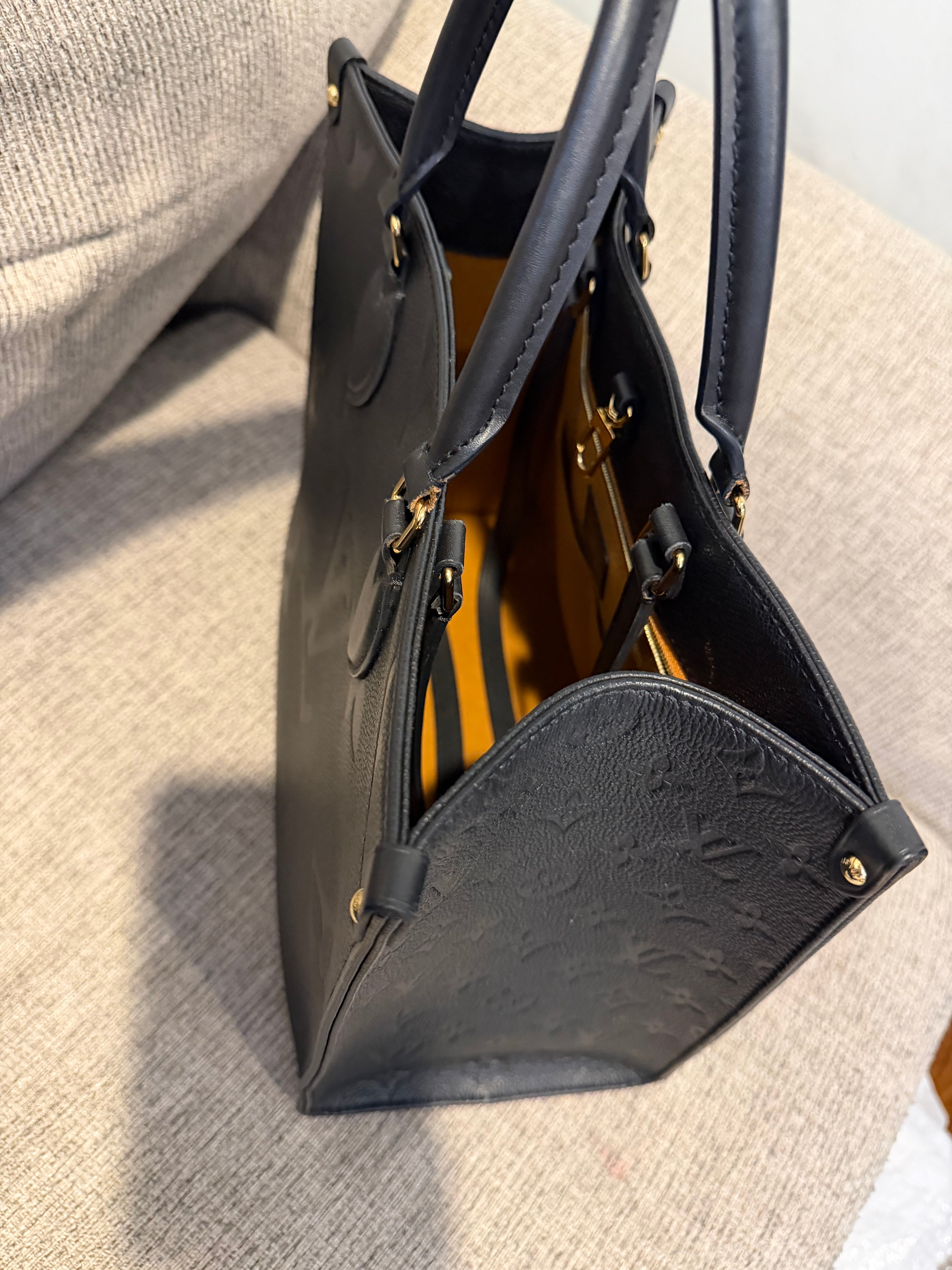 LV OTG MM Black Empreinte
