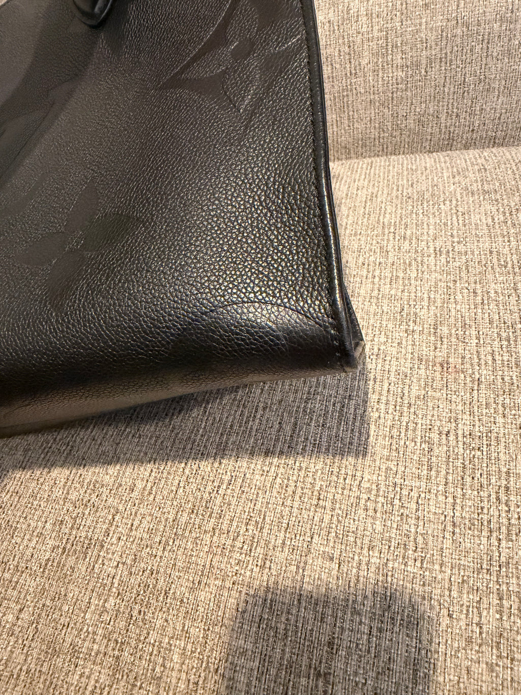 LV OTG MM Black Empreinte
