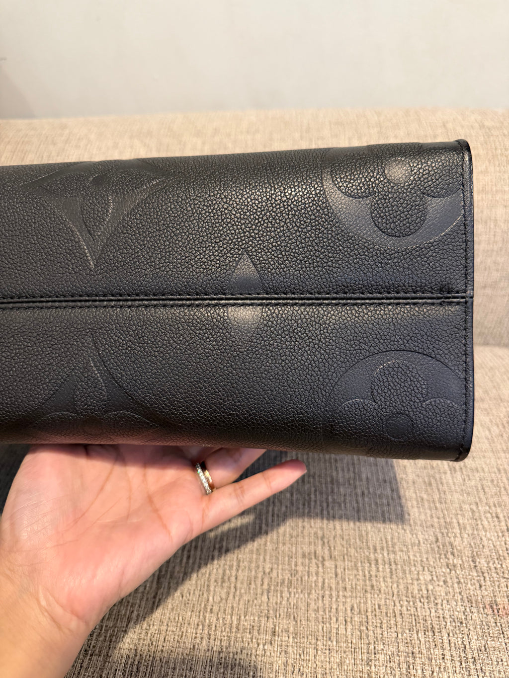 LV OTG MM Black Empreinte