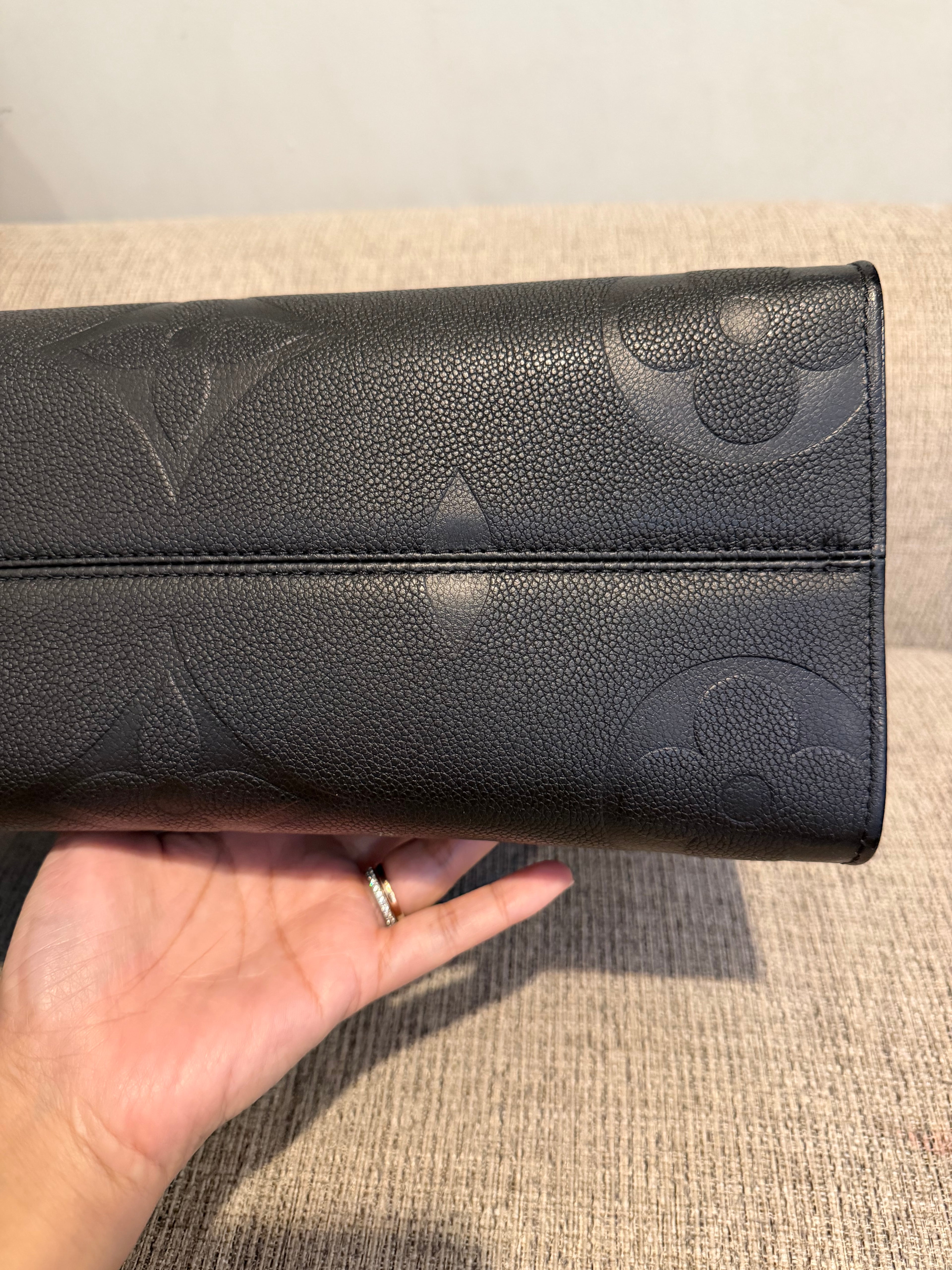 LV OTG MM Black Empreinte
