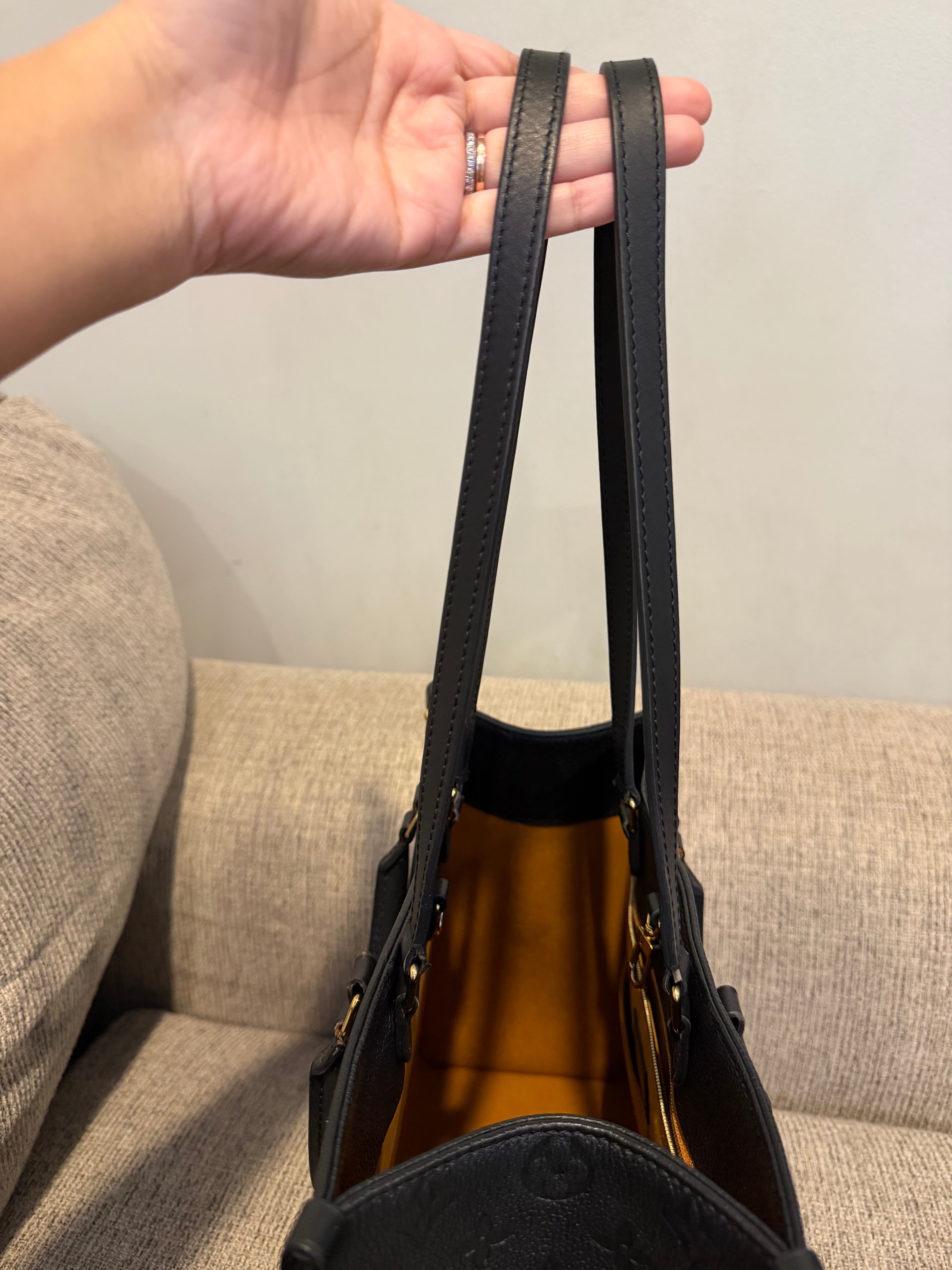 LV OTG MM Black Empreinte
