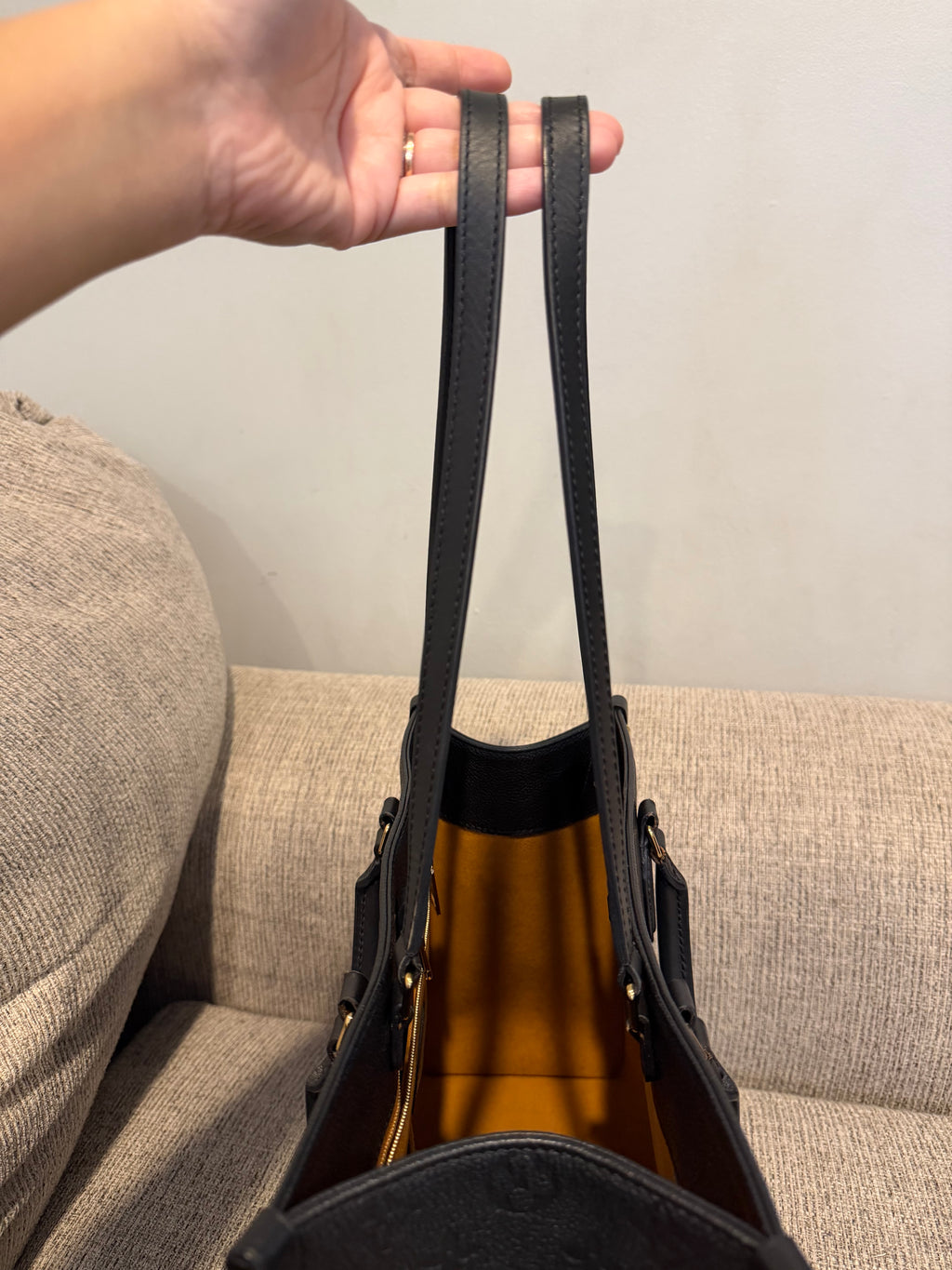 LV OTG MM Black Empreinte