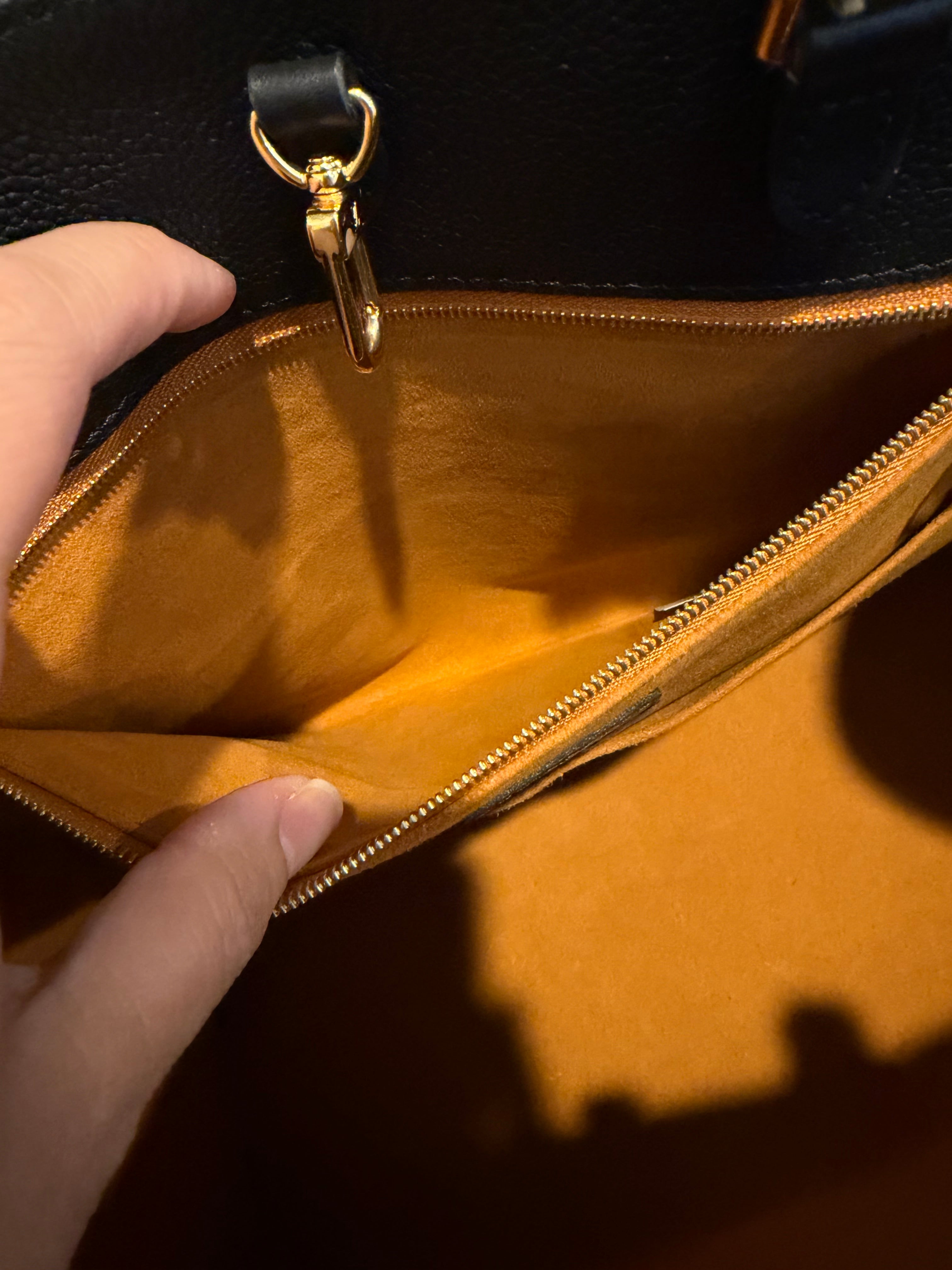 LV OTG MM Black Empreinte