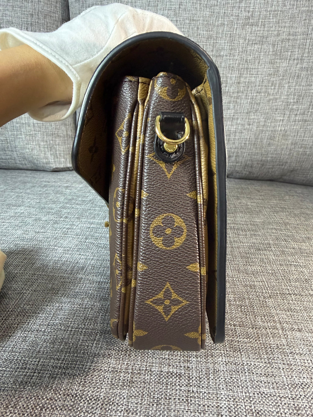 LV Metis Reverse Monogram