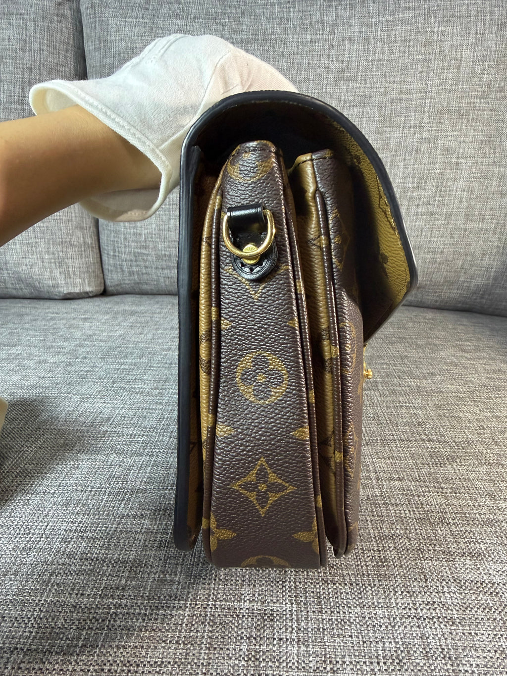 LV Metis Reverse Monogram