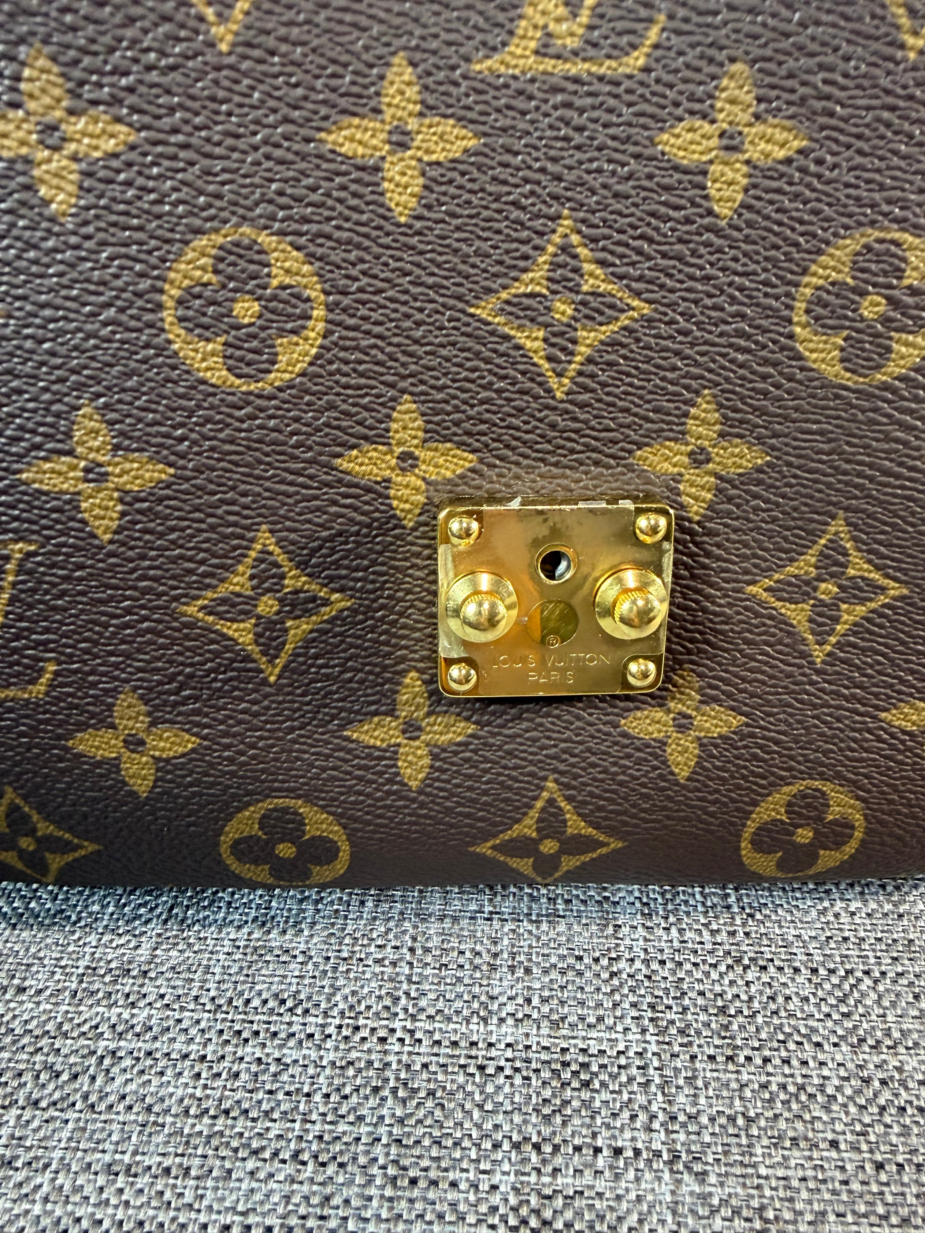LV Metis Reverse Monogram