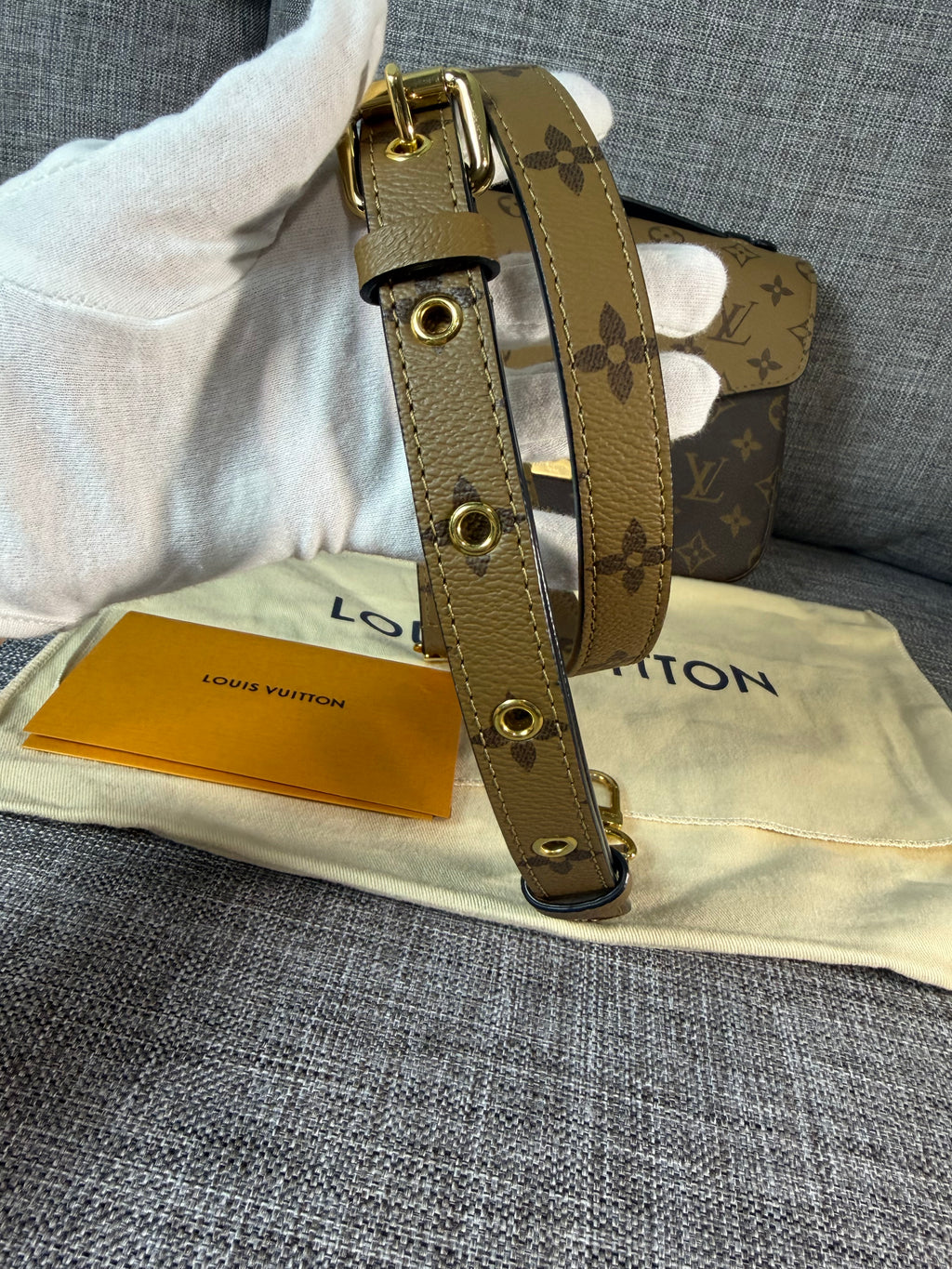 LV Metis Reverse Monogram